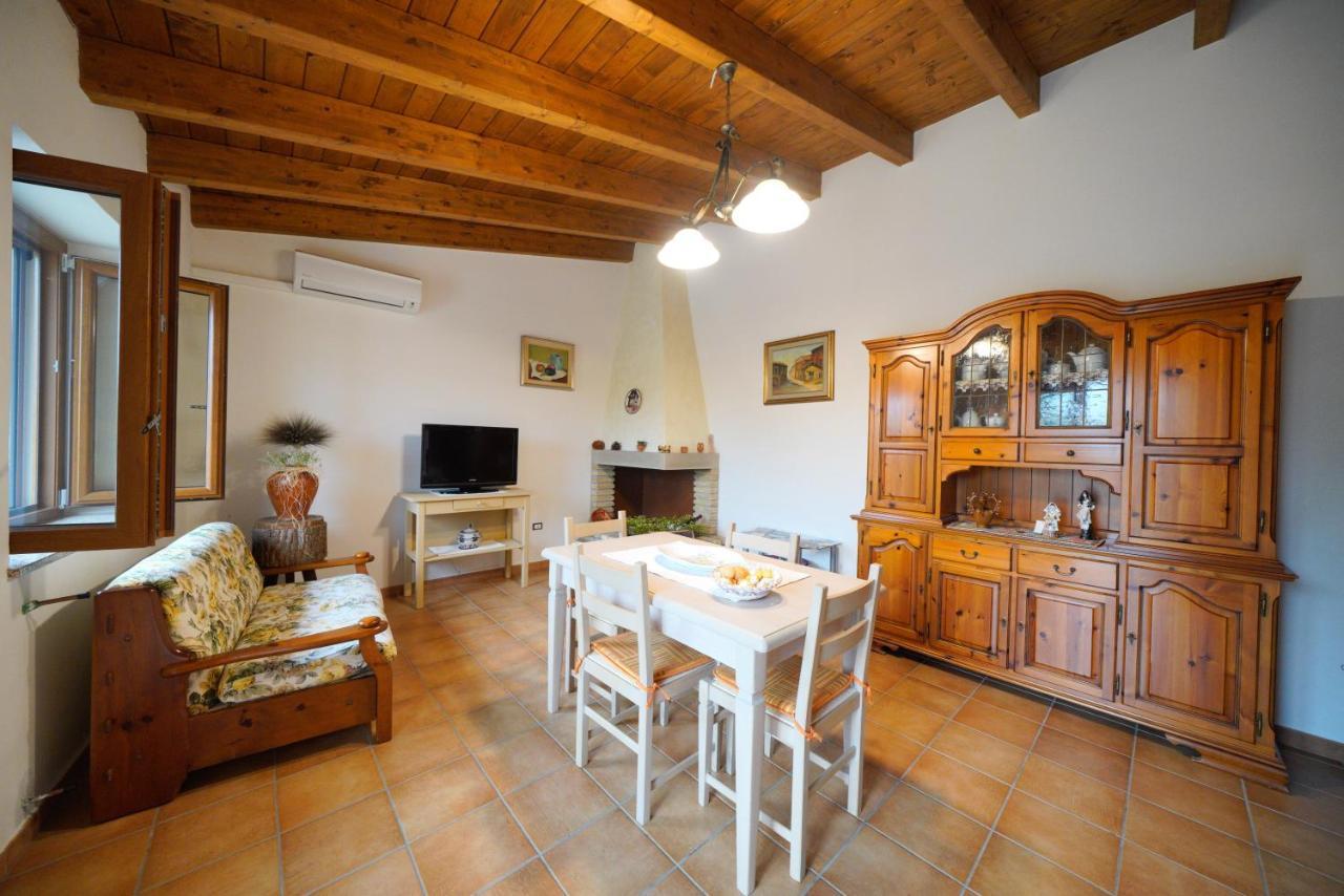 Ferienwohnung L'Oliveto Nuxis Exterior foto