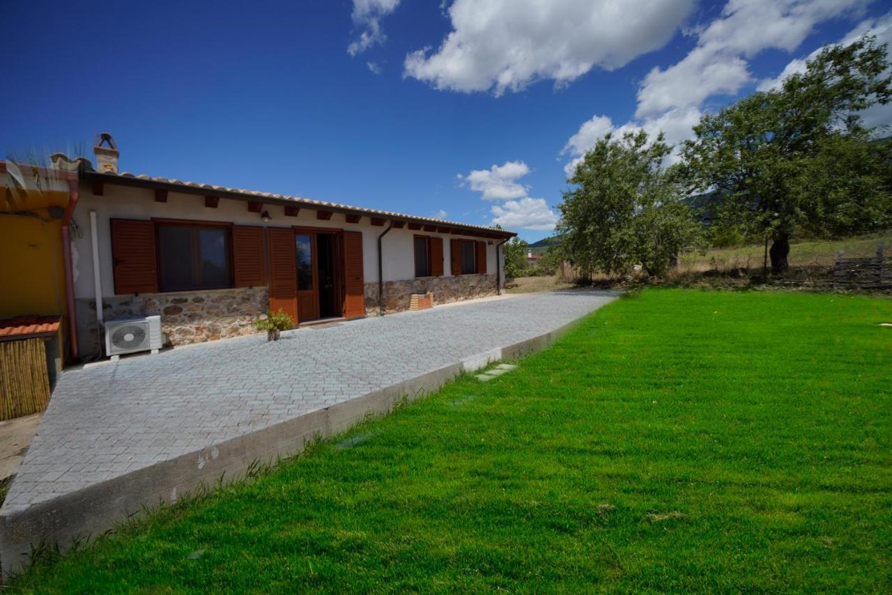 Ferienwohnung L'Oliveto Nuxis Exterior foto